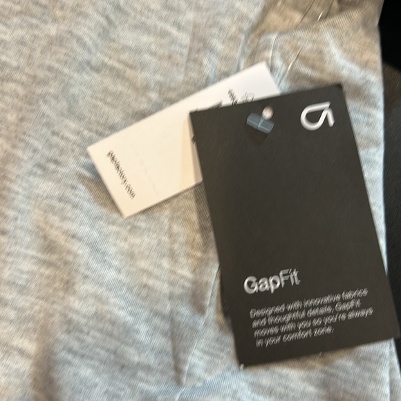 NEW Gap Fit Gray Athletic Crop Top Large - Picture 8 of 10